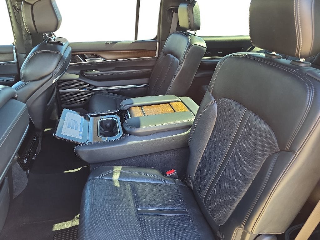 2024 Jeep Grand Wagoneer L BASE
