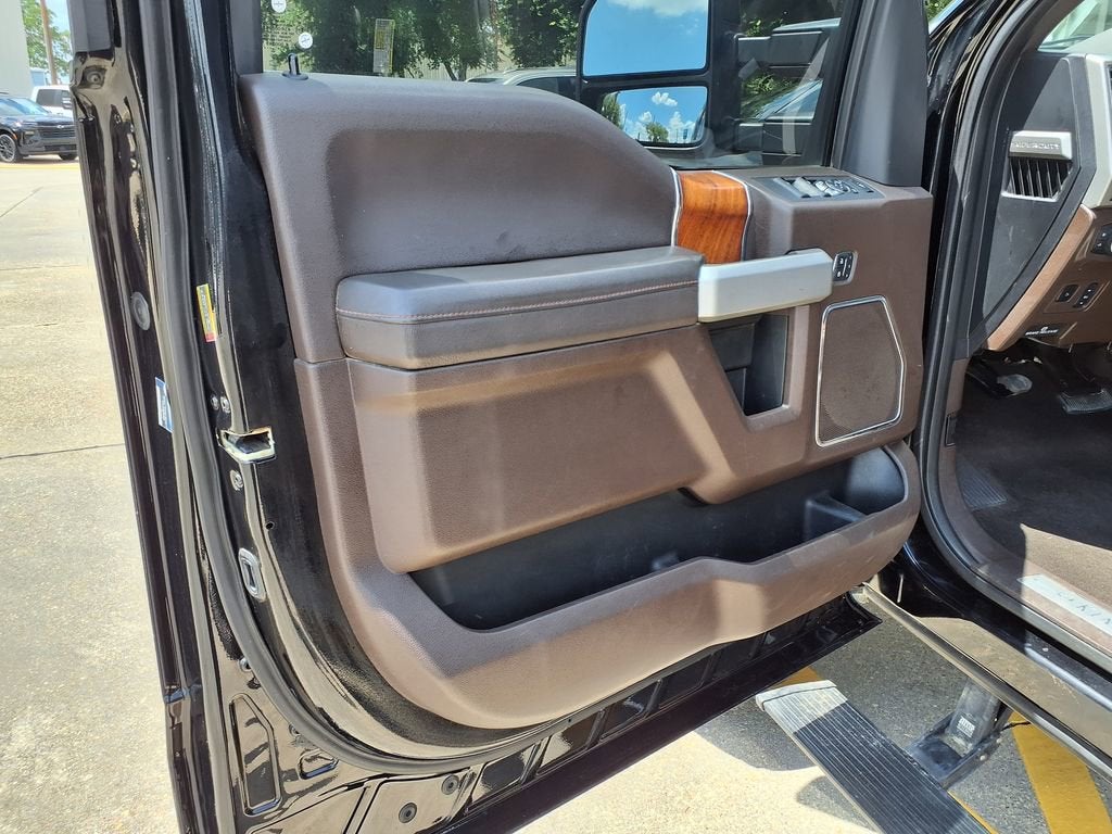 2017 Ford Super Duty F-250 SRW Lariat