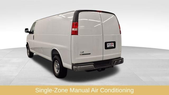 2025 Chevrolet Express Cargo 3500 WT