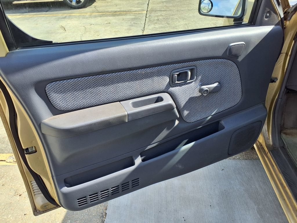 1998 Nissan Frontier 2WD XE