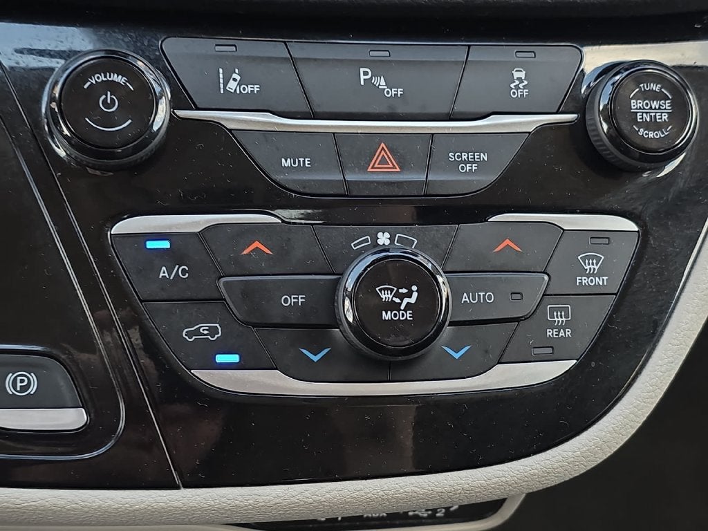 2023 Chrysler Pacifica Hybrid Touring L