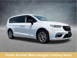 2023 Chrysler Pacifica Hybrid Limited