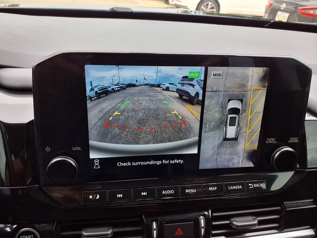 2022 Nissan Pathfinder SL