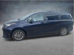 2022 Toyota Sienna LE