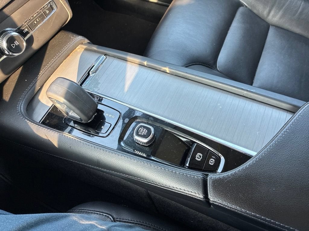 2023 Volvo XC90 Core