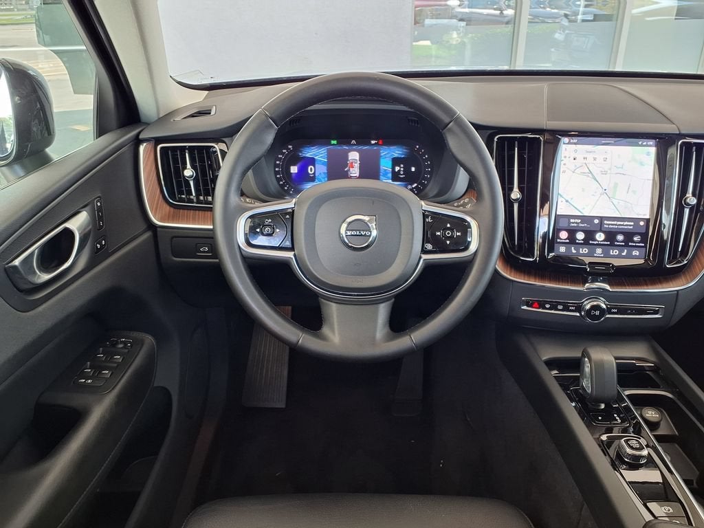 2024 Volvo XC60 Plus Dark Theme