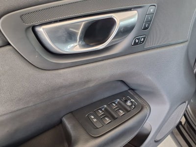 2024 Volvo XC60 Plus Dark Theme