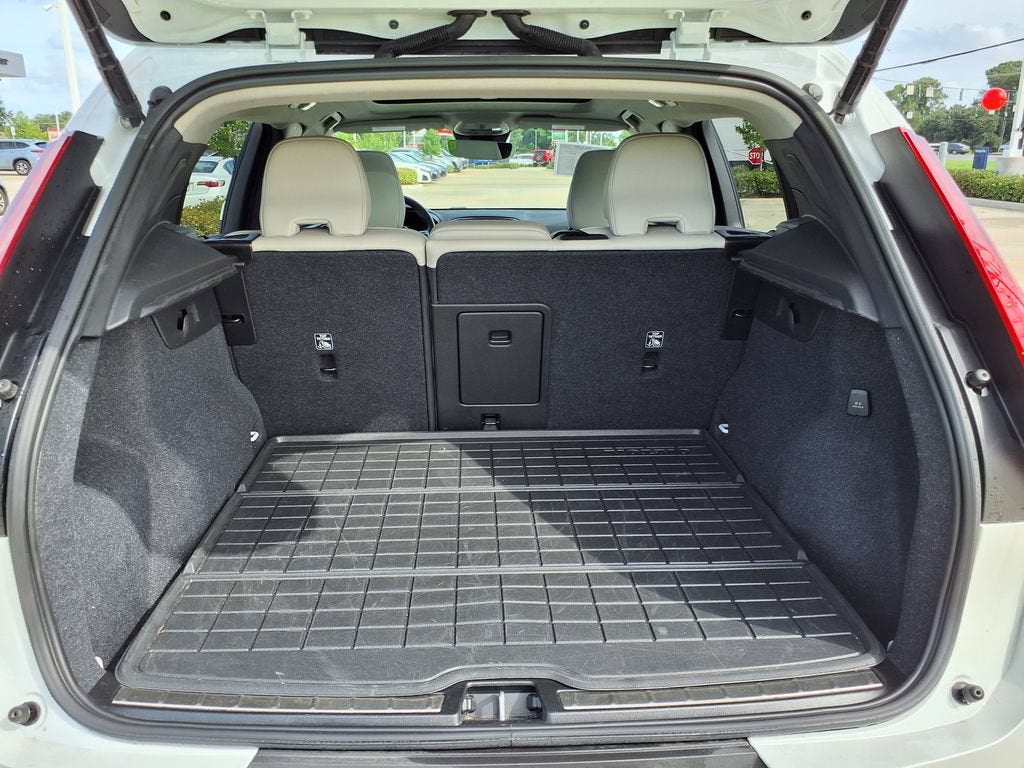 2023 Volvo XC40 Ultimate Bright Theme