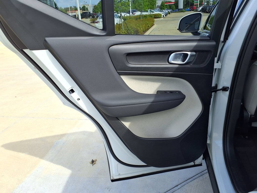 2023 Volvo XC40 Ultimate Bright Theme