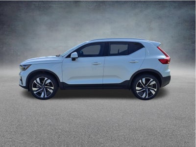 2023 Volvo XC40 Ultimate Bright Theme