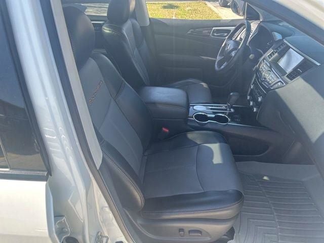 2020 Nissan Pathfinder SL