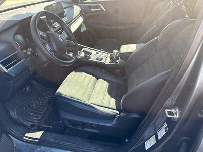2023 Mitsubishi Outlander SE