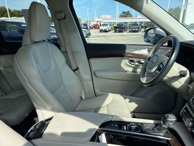 2019 Volvo XC90 Momentum