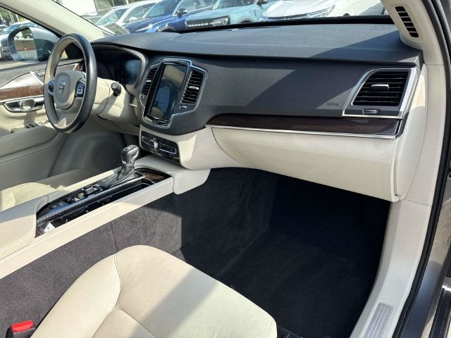 2019 Volvo XC90 Momentum
