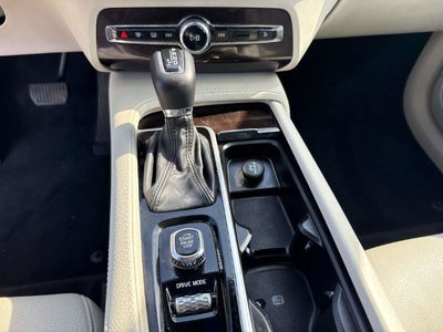 2019 Volvo XC90 Momentum