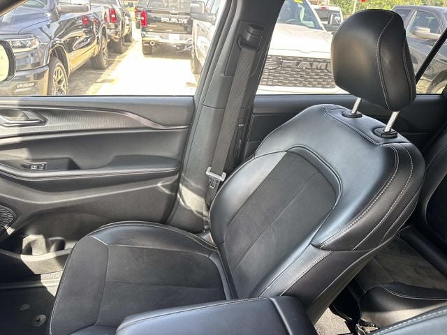 2023 Jeep Grand Cherokee L Altitude 4x2