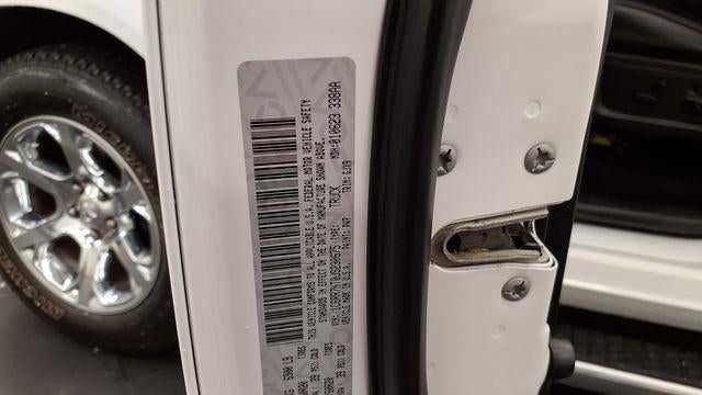 2018 RAM 1500 Laramie Crew Cab 4x4 5'7' Box