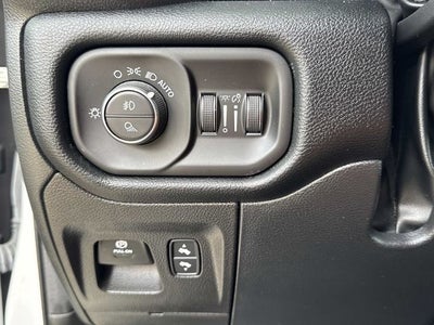 2022 RAM 1500 Laramie Crew Cab 4x2 5'7' Box