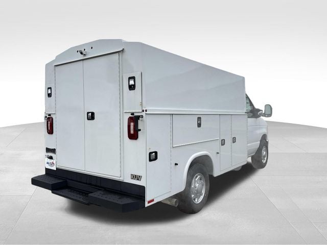 2025 Ford E-350SD Base Cutaway