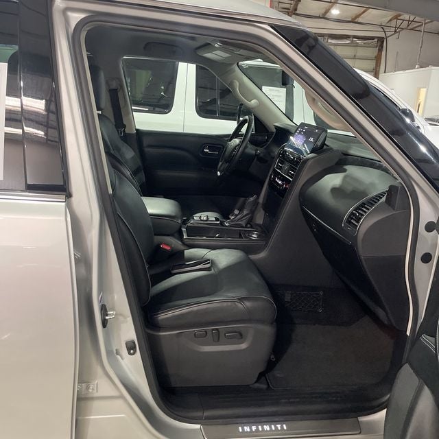 2023 INFINITI QX80 LUXE