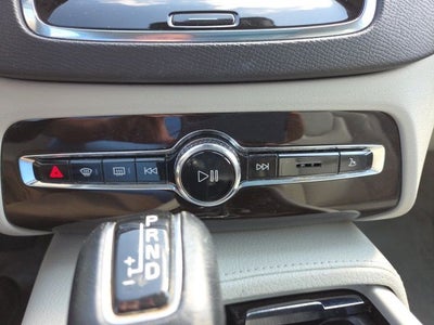 2016 Volvo XC90 T6 Momentum