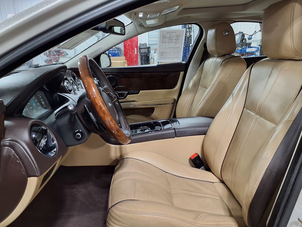 2016 Jaguar XJ R-Sport