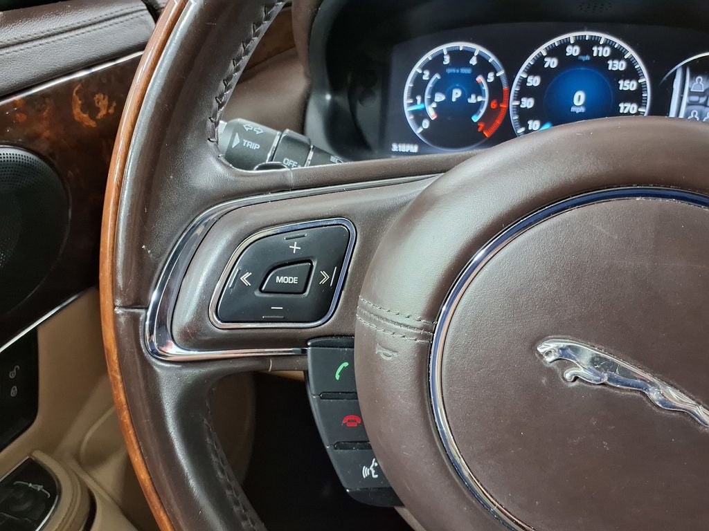 2016 Jaguar XJ R-Sport