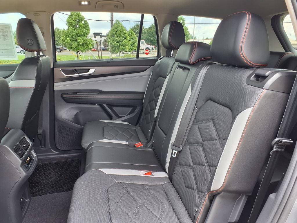 2024 Volkswagen Atlas 2.0T Peak Edition SE w/Technology
