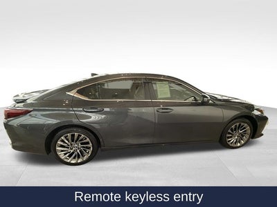 2025 Lexus ES 300h Luxury