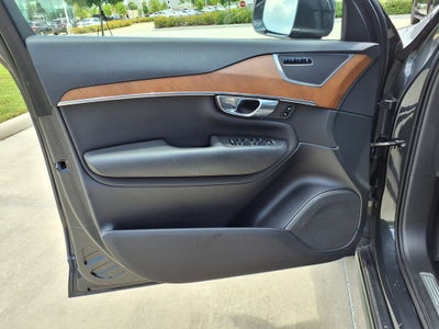 2021 Volvo XC90 T6 Momentum