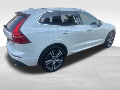 2021 Volvo XC60 T6 Momentum