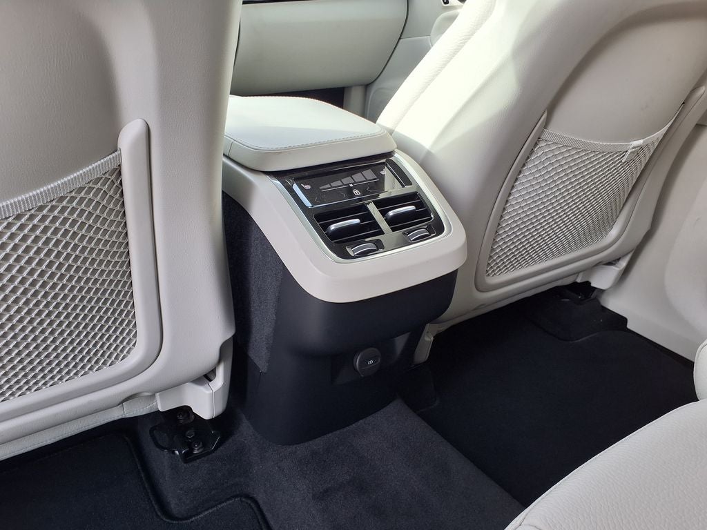 2024 Volvo XC90 B5 Core