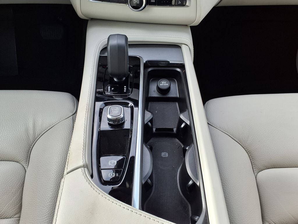 2024 Volvo XC90 B5 Core