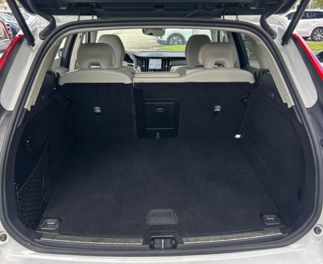 2023 Volvo XC60 B5 Ultimate Bright Theme