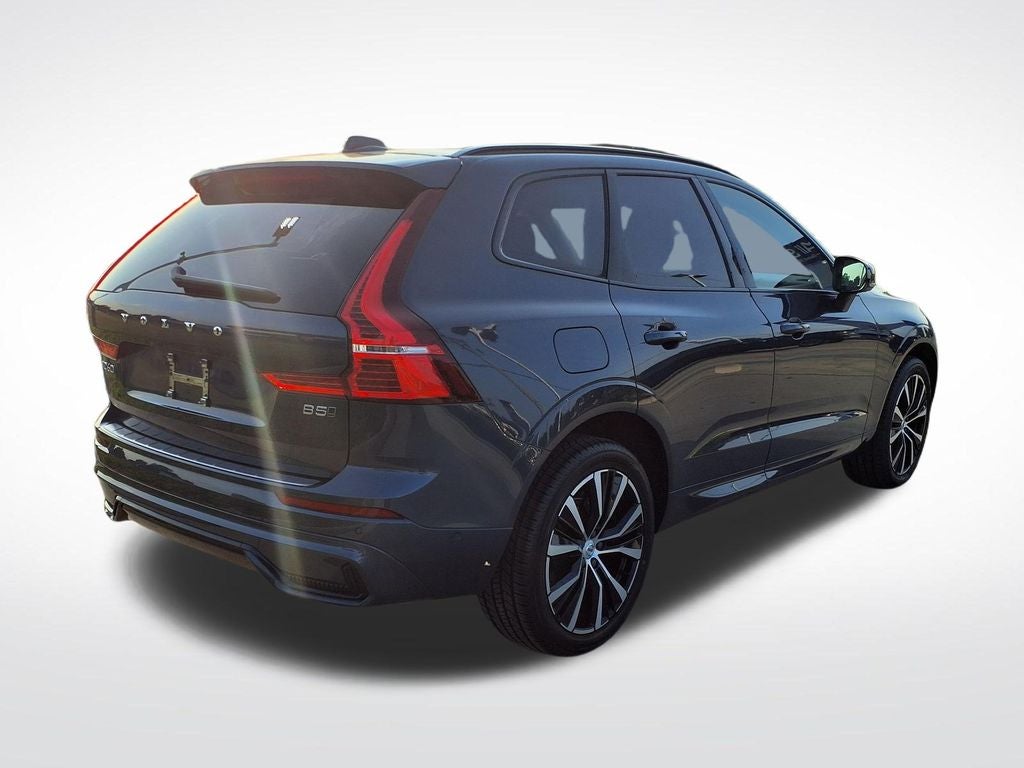 2023 Volvo XC60 B5 Plus Dark Theme
