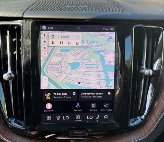 2023 Volvo XC60 B5 Plus Dark Theme