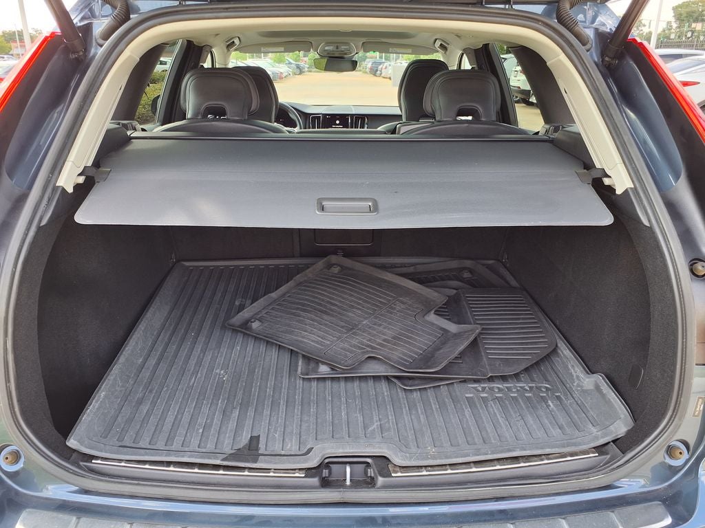 2023 Volvo XC60 B5 Plus Dark Theme