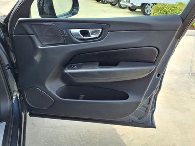 2023 Volvo XC60 B5 Plus Dark Theme