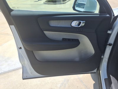 2024 Volvo XC40 B5 Plus Bright Theme