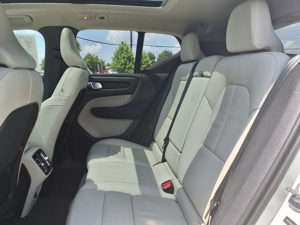 2024 Volvo XC40 B5 Plus Bright Theme