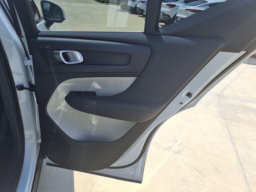 2024 Volvo XC40 B5 Plus Bright Theme
