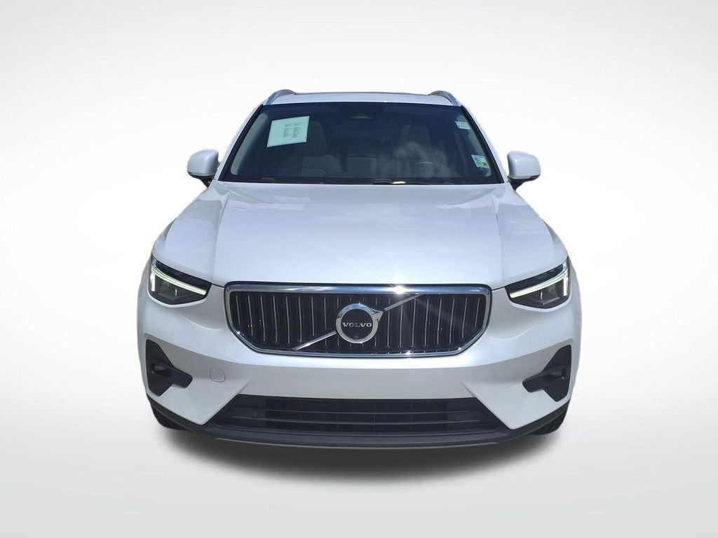 2024 Volvo XC40 B5 Plus Bright Theme