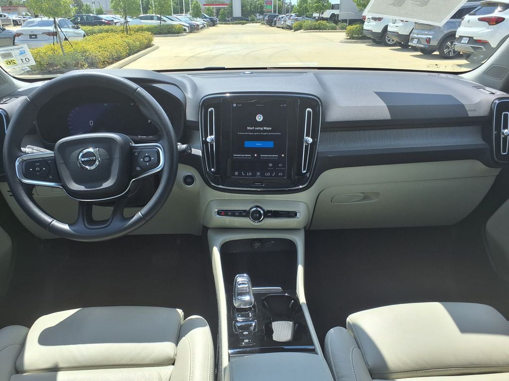 2024 Volvo XC40 B5 Plus Bright Theme