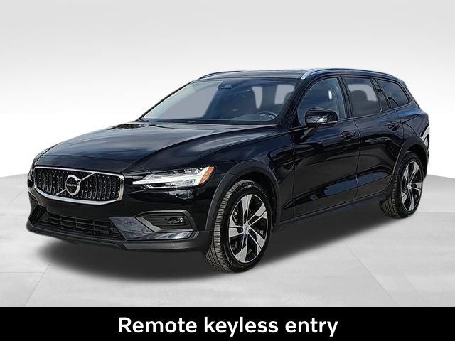 2025 Volvo V60 Cross Country B5 Plus