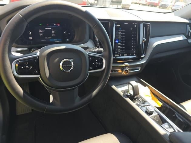 2025 Volvo XC60 B5 Plus