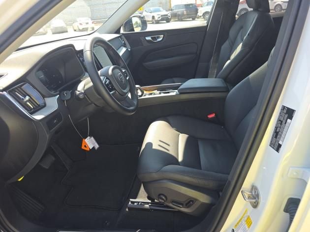 2025 Volvo XC60 B5 Plus