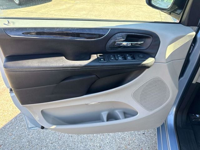 2012 Chrysler Town & Country Touring-L