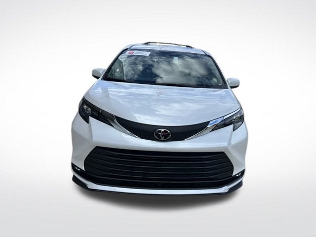 2026 Toyota Sienna XLE 8 Passenger
