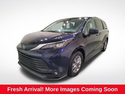 2024 Toyota Sienna XLE 8 Passenger