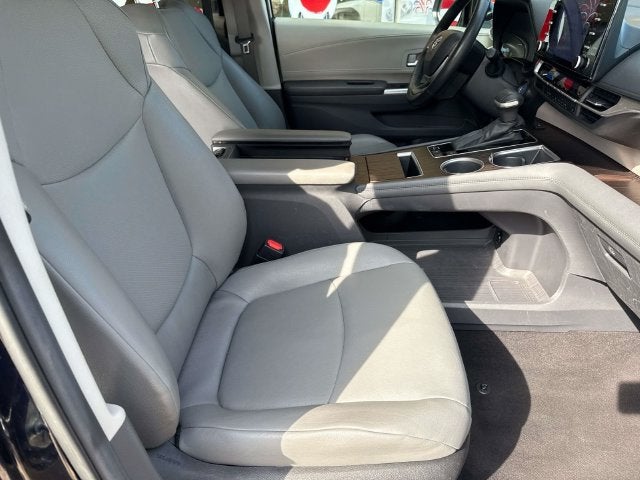2024 Toyota Sienna XLE 8 Passenger